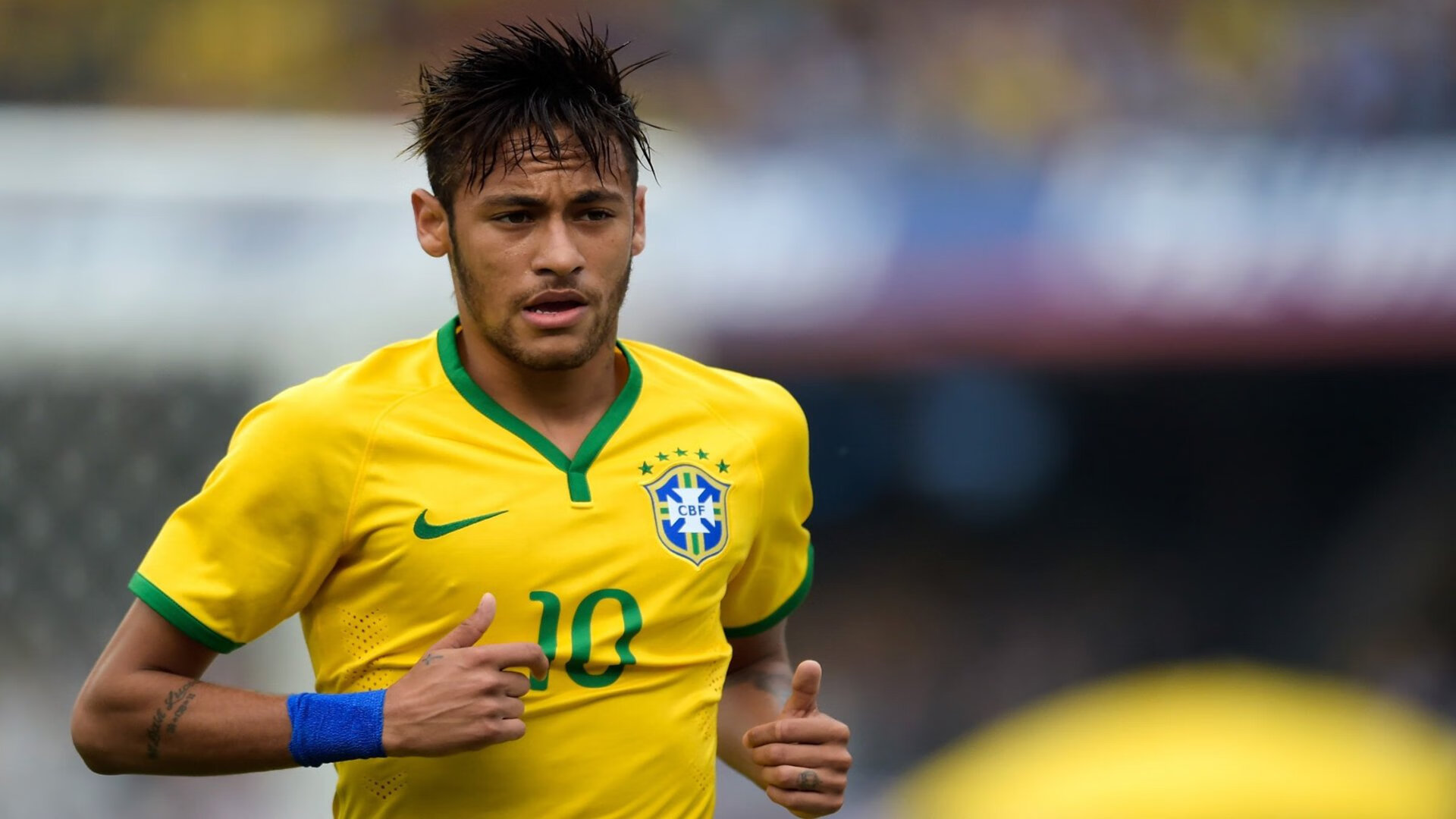 赛道与球场，F1新赛季揭幕战与勇士冲垮广东队的双重视角