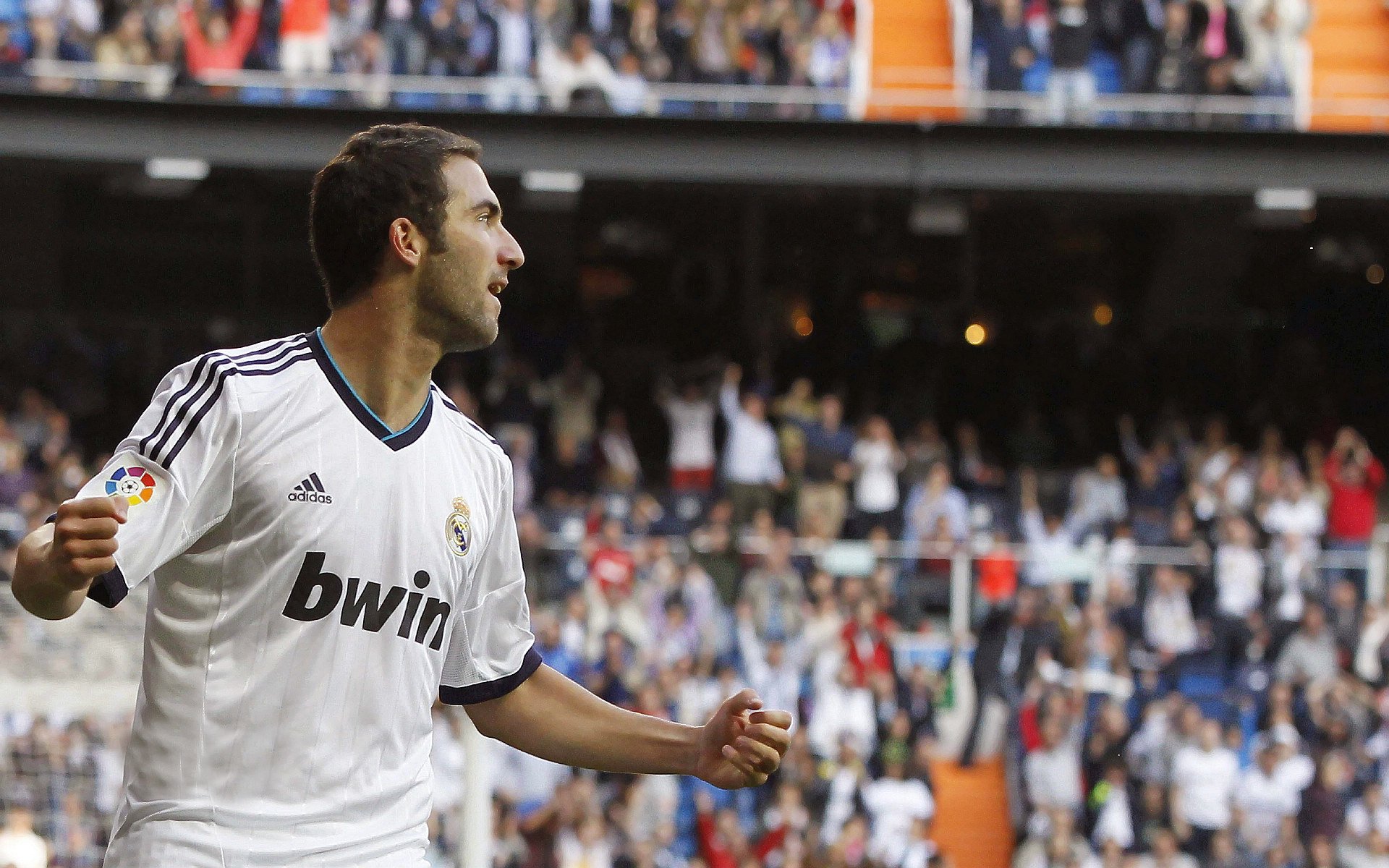 DB电竞多赛事平台-双线焦点,曼联全面压制几内亚新星,卡马文加在意甲焦点战接管比赛